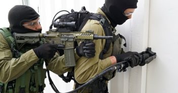 Electro hydraulic Tactical Breaching Kit