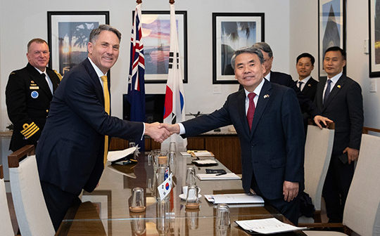 Deputy Prime Minister Meets with Republic of Korea Minister